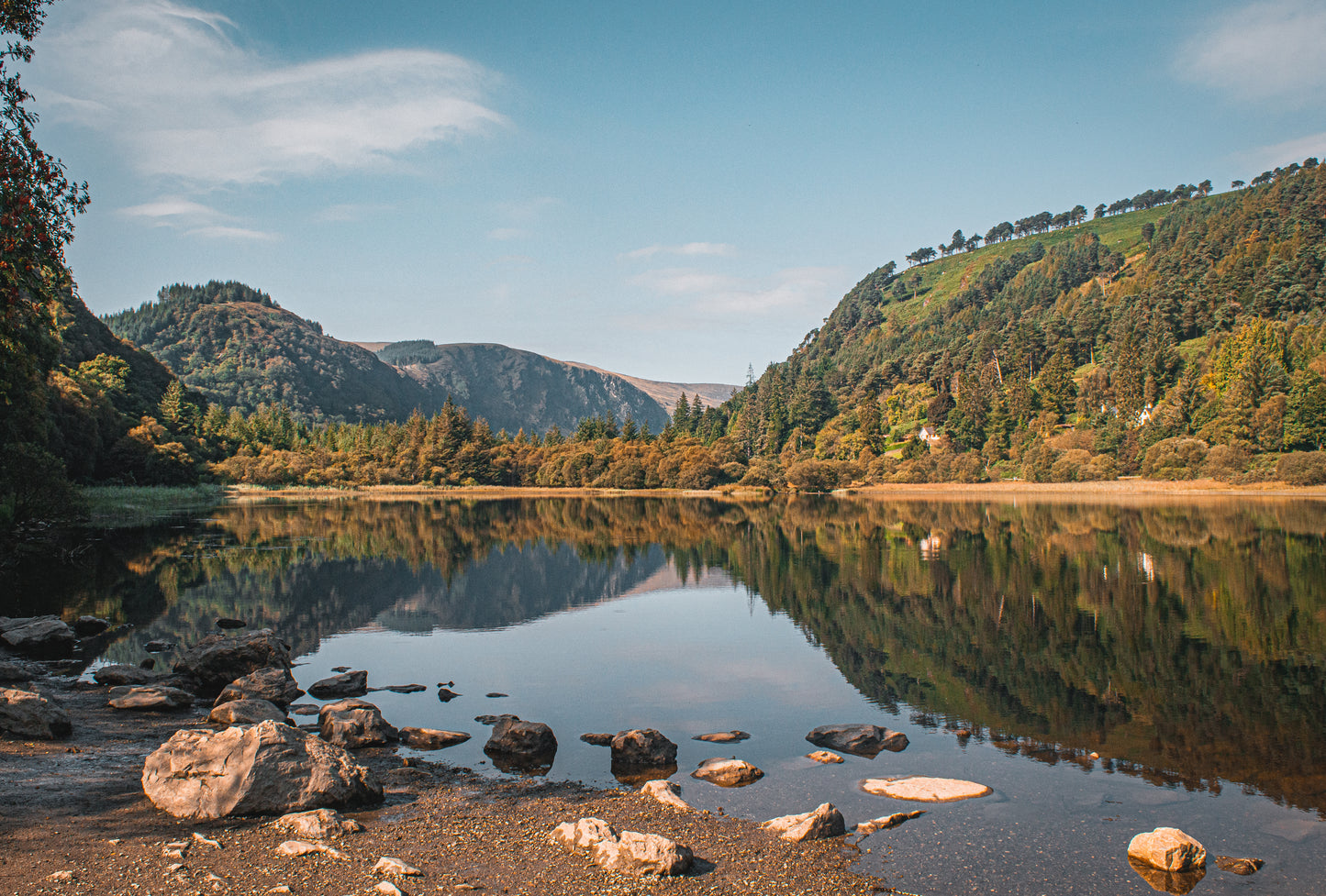 Miroir d’émeraude – Glendalough, cœur sauvage du Wicklow